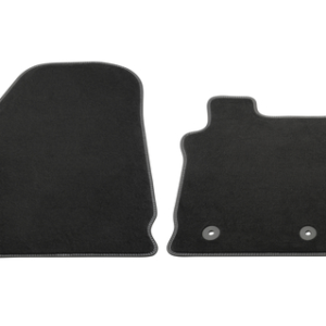 Spredaj talne preproge iz velurja, črne barve s kovinsko sivimi dvojnimi šivi